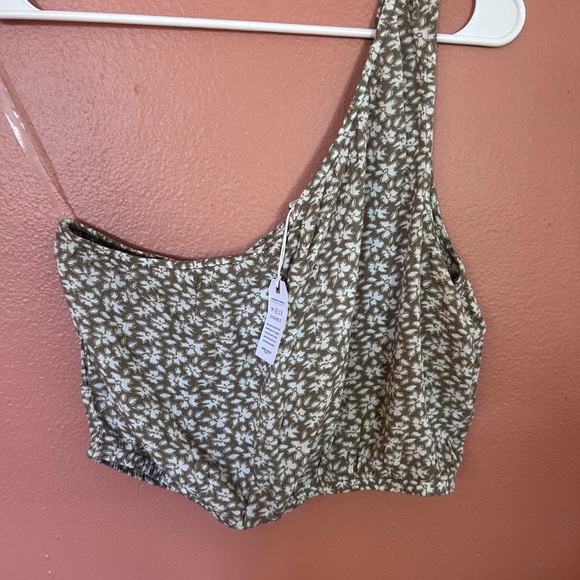 American Eagle Outfitters Floral Top in Green and White - Picture 1 of 3